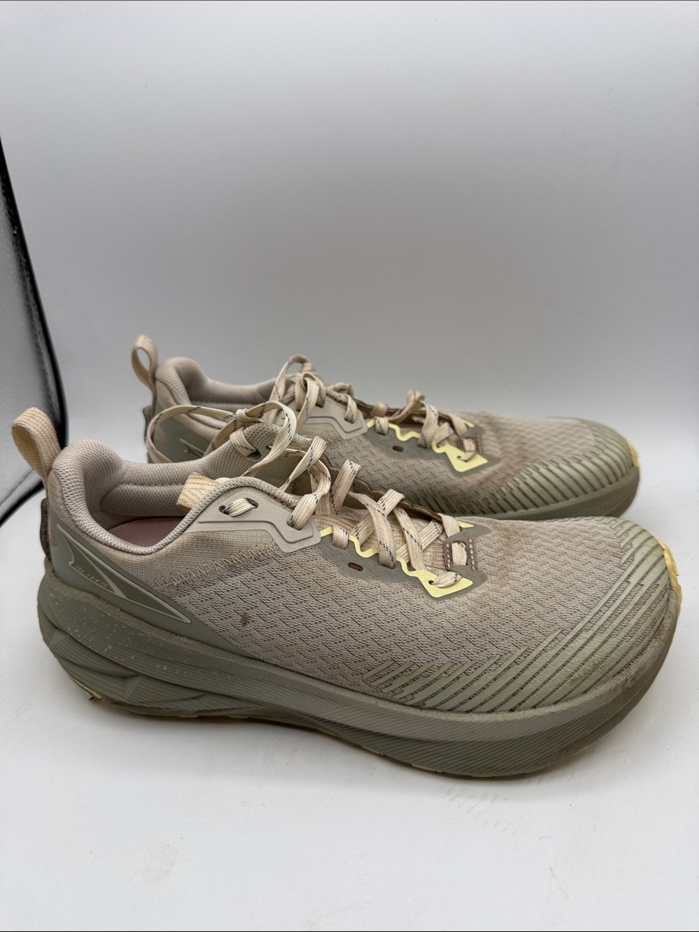 Altra Experience Wild 2 GTR women’s 8 Beige Neutral Running Sneakers S11